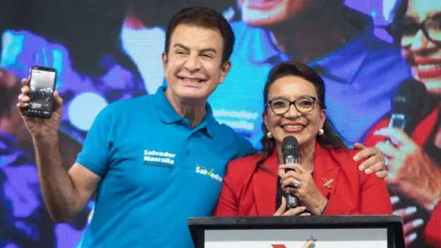 Elecciones en Honduras: el candidato oficialista Nasry Asfura reconoce la derrota y felicita personalmente a la izquierdista Xiomara Castro