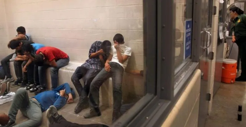 HRW: “El trato abusivo de Texas hacia los migrantes requiere una intervención federal urgente”