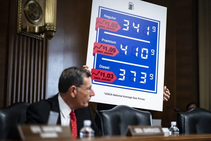 Biden ordena el uso de las reservas de petróleo de EEUU en desafío a la OPEP+