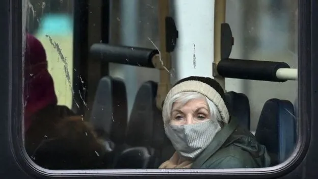 Ómicron: 4 incertidumbres que aún tenemos sobre la covid-19 a casi dos años de su aparición