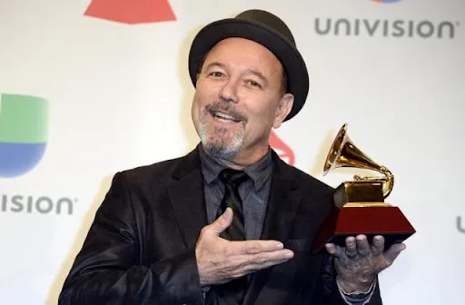 Rubén Blades aceptó su reconocimiento a "Persona del Año" en los Grammy Latinos con discurso sobre la fama y presentación de