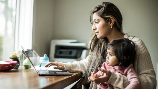Trabajo híbrido: "Las mujeres se ven mucho más afectadas que los hombres"
