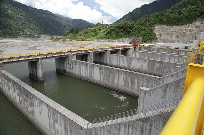 Ecuador pagará multimillonaria suma para reparar una central china