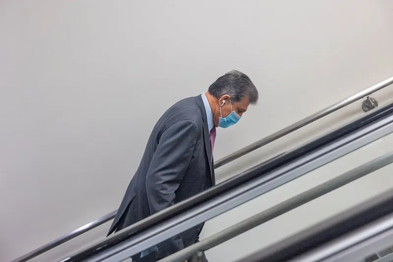 Senador Manchin no votará a favor plan de gastos sociales de Biden