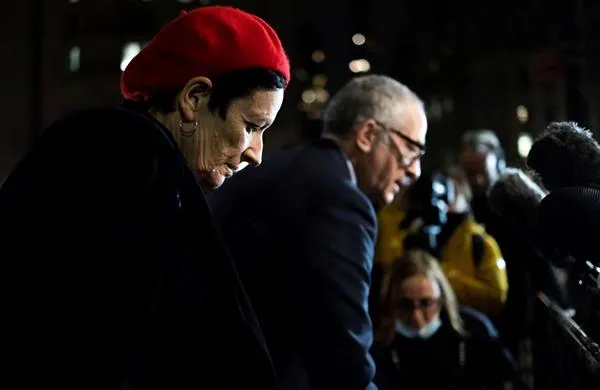 Continúa el juicio de Ghislaine Maxwell, vinculada a los crímenes de abuso y tráfico sexual de Epstein. Victimas relatan sus