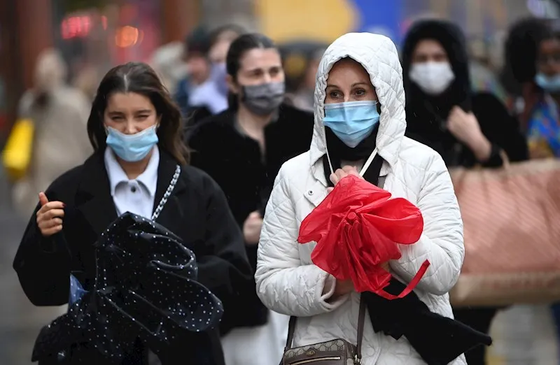 En enero la variante ómicron tendrá una ola pico de contagios, advierten los CDC