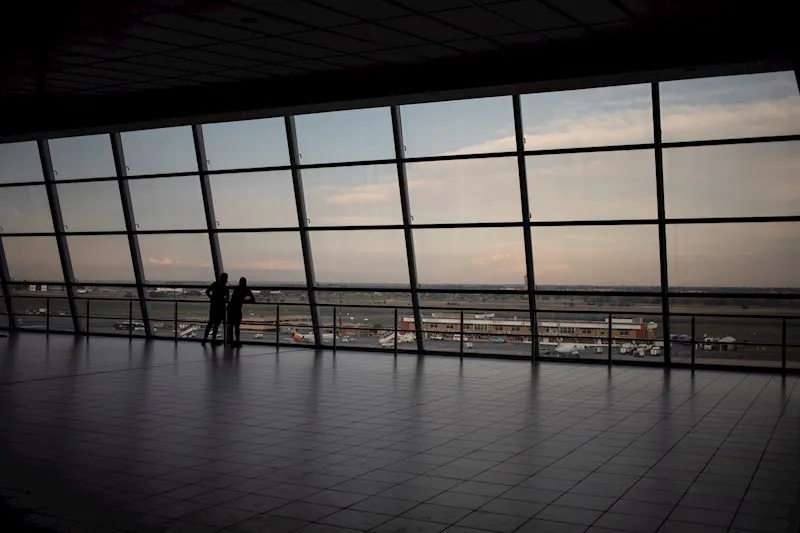 La Unión Europea no relajará las restricciones de viajes con Sudáfrica