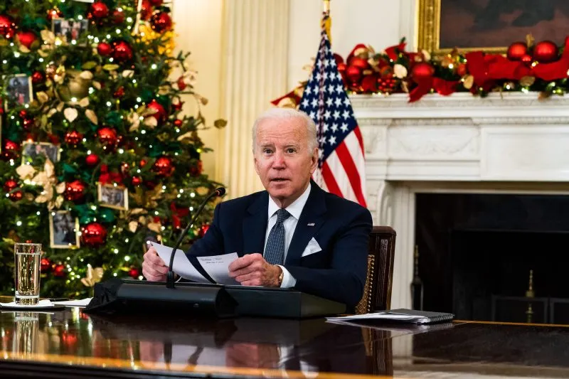 Crece exasperación de funcionarios de la Casa Blanca por cobertura de medios mientras el público critica economía de Biden y el aumento de precios