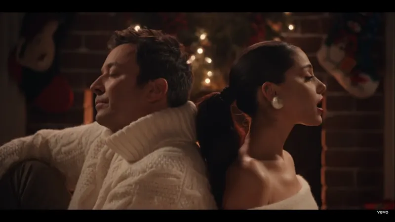 Jimmy Fallon, Ariana Grande y Megan Thee Stallion unen fuerzas para una canción navideña cómica que relata la navidad en pand