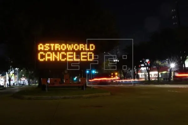 Familiares de las víctimas fatales de Astroworld se negaron a recibir el pago de los gastos funerarios por parte del organiza
