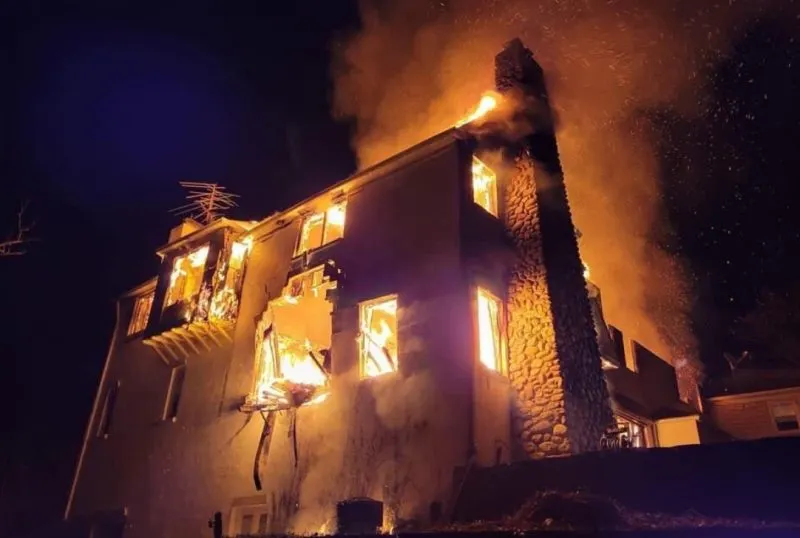 Un hombre de Maryland terminó quemando su casa por trata de exterminar serpientes