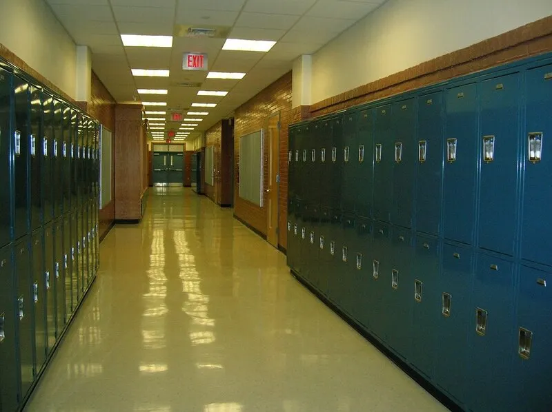 Policía pide no temer por amenazas a escuelas en Fairfax. Mira por qué