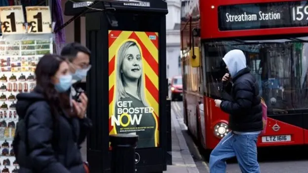 "Tenemos una doble pandemia": Reino Unido rompe récord de infecciones de covid y advierten que "lo peor está por venir"