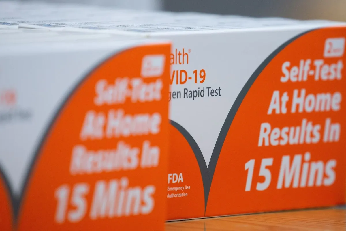 Los demócratas piden a Biden que intensifique su respuesta al COVID-19