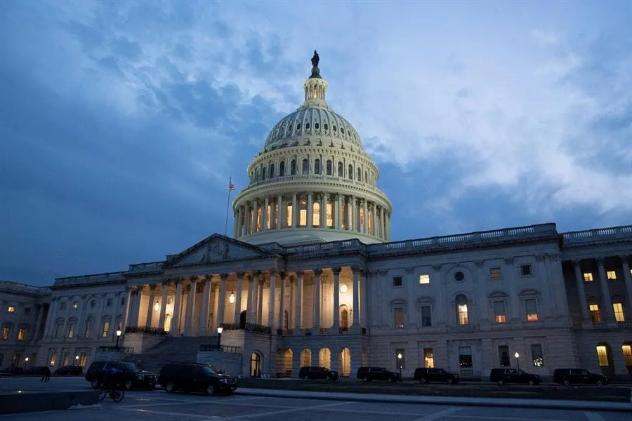 Legisladores exigen investigación tras la evacuación del Capitolio por paracaidistas
