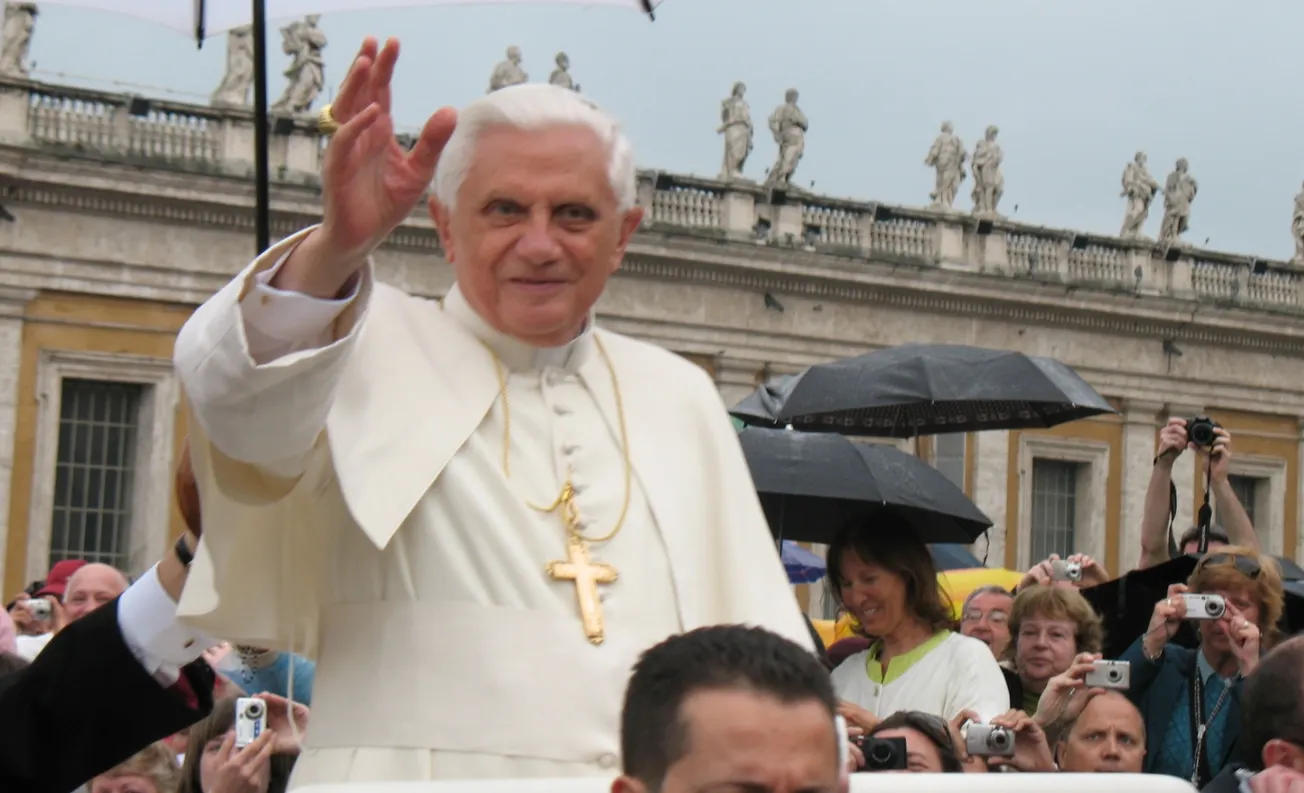 Benedicto XVI es señalado de encubrir abusos sexuales de clérigos