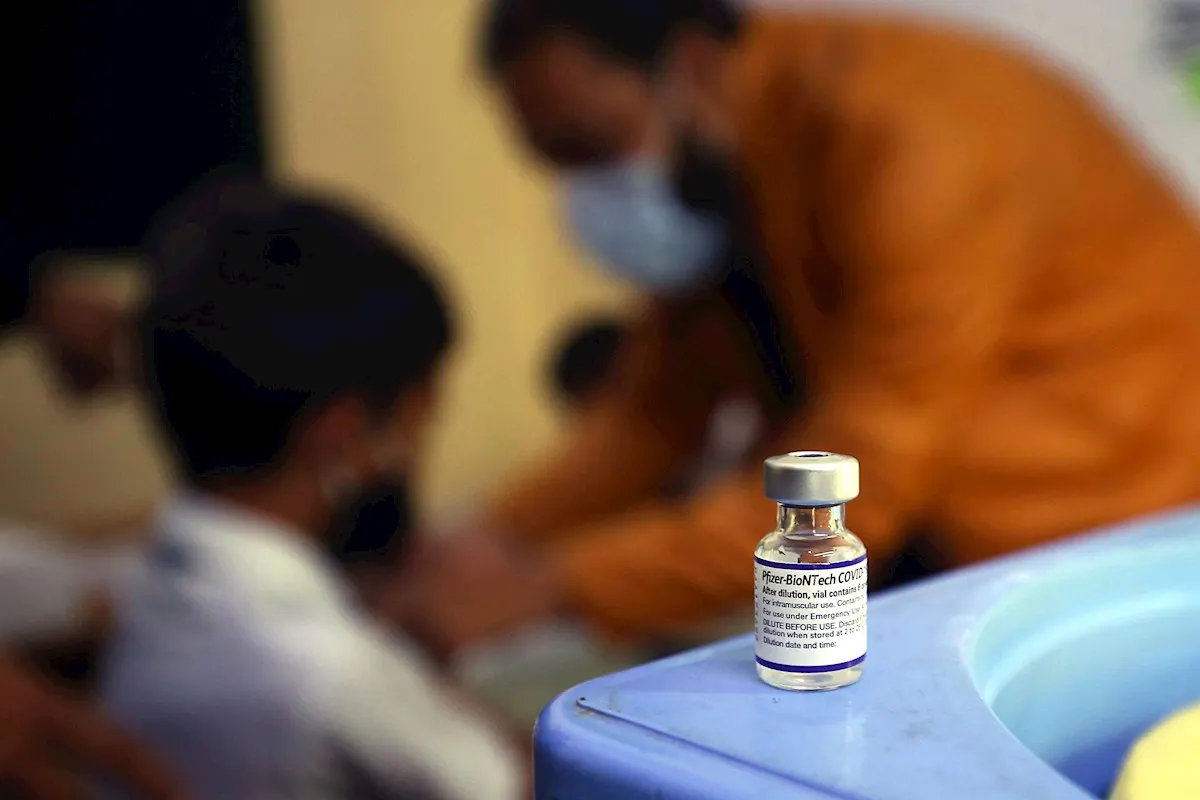 Director de la OMS dice que ómicron no es final de la pandemia