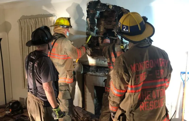 Entró a robar a una casa en Silver Spring, pero quedó atrapado en la chimenea