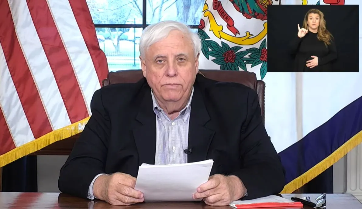 Gobernador de Virginia Occidental tiene COVID-19: “Me siento extremadamente mal”
