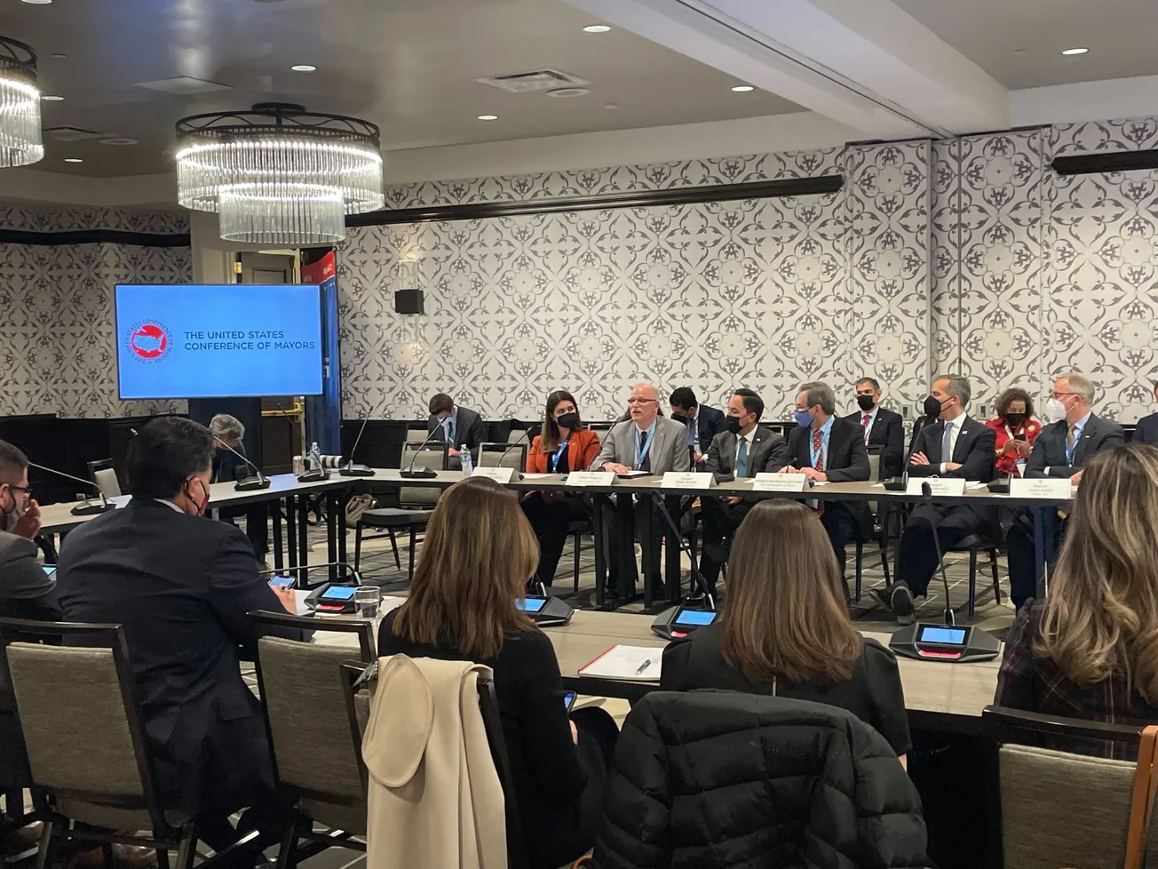 os líderes de ciudades como Los Ángeles y San Diego (California) y Mesa y Tucson (Arizona) se reunieron para discutir los pro