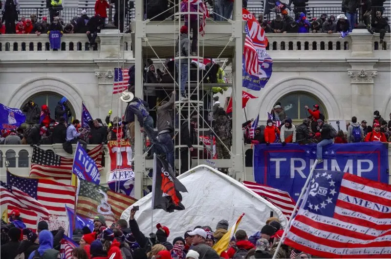 Primer aniversario del 6 de Enero - ¿Son reales o ilusorias las defensas que protegen la democracia?