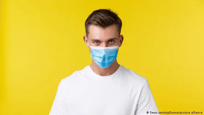 Estudio: las mascarillas hacen que la gente parezca más atractiva