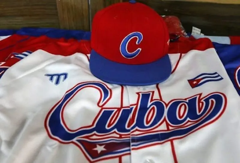 Prensa oficialista de Cuba pide evitar fuga de peloteros. 635 han escapado en seis años