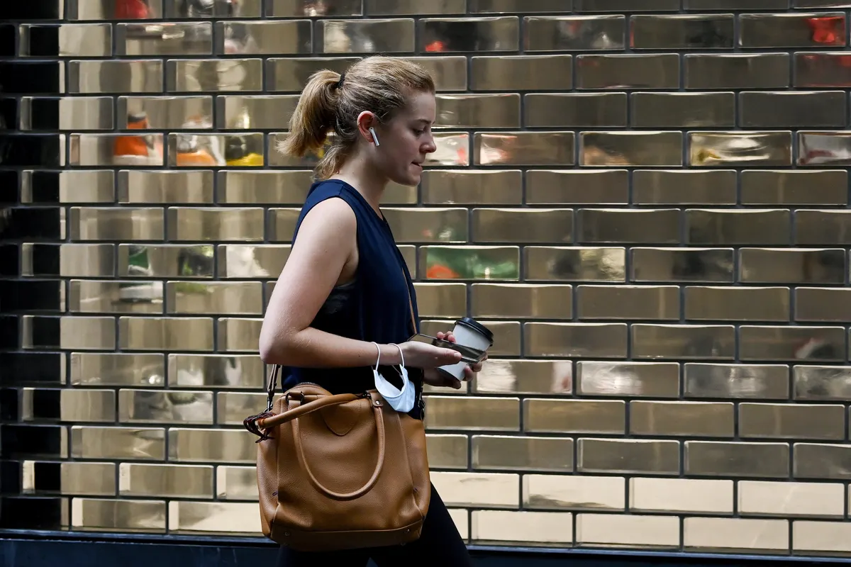 Los CDC suavizarán las directrices sobre el uso de cubrebocas