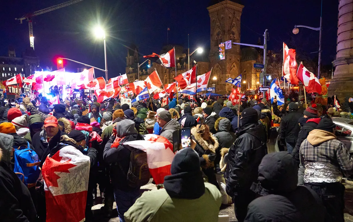 Despejan puente fronterizo entre Canadá y EEUU tomado por el Convoy de la Libertad