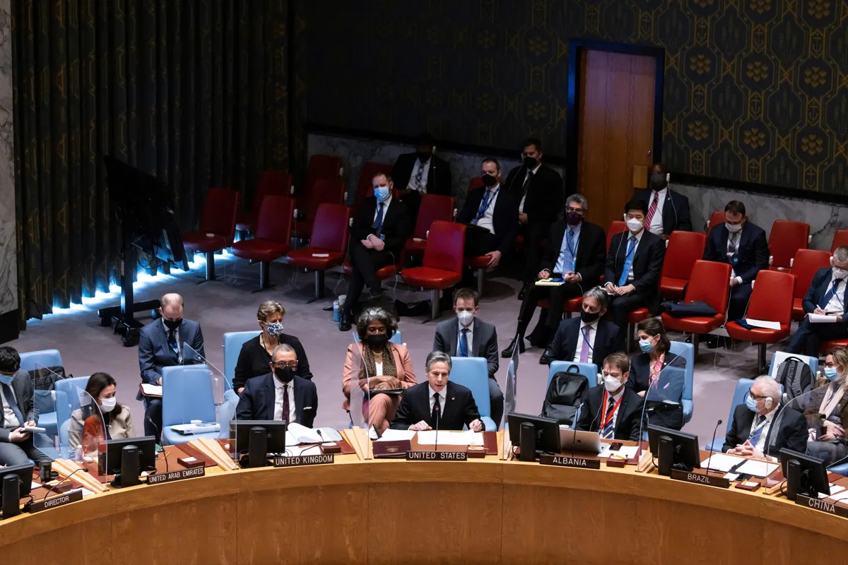 Biden advierte que Rusia crea una excusa para invadir Ucrania