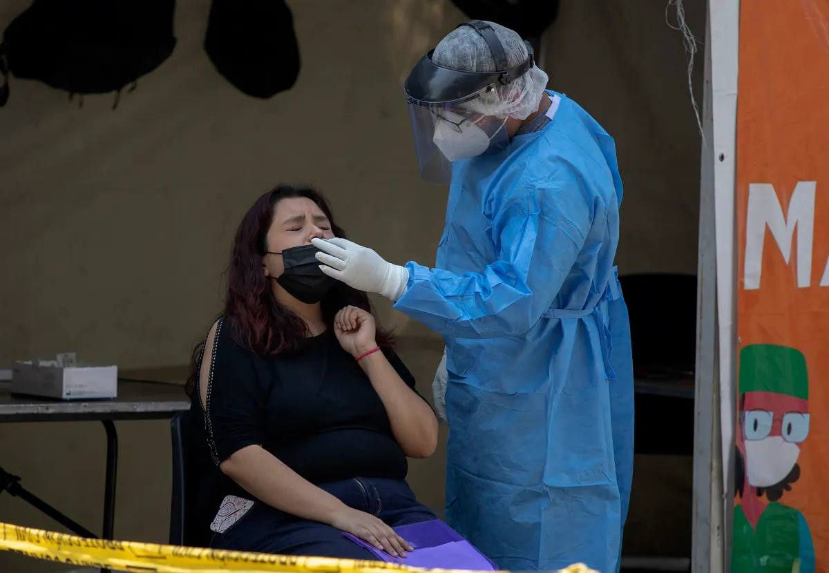 ¿Qué dicen las nuevas directrices de los CDC sobre el uso de cubrebocas?