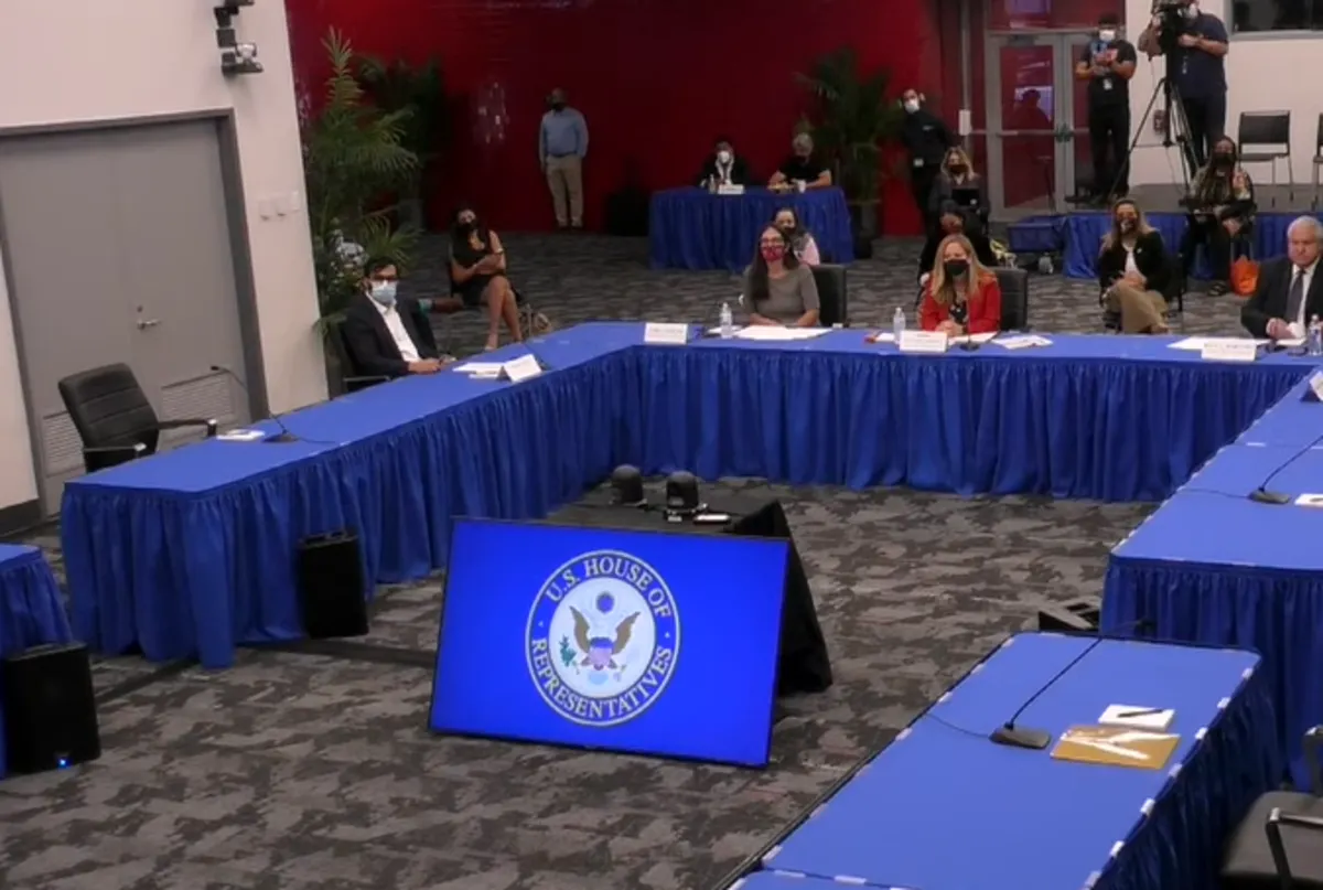 Demócratas analizan cómo atajar la desinformación en español y su impacto en los electores latinos