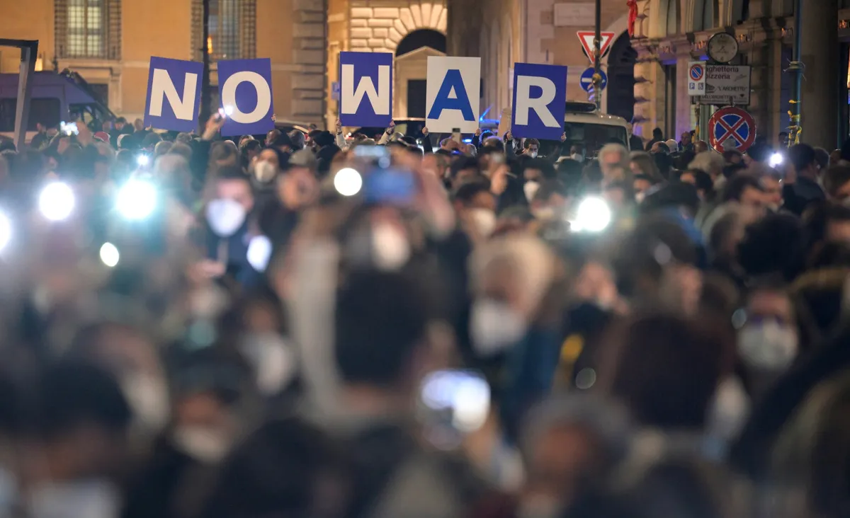 El conflicto Rusia y Ucrania: ¿Qué es la guerra híbrida?