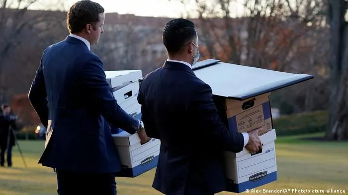 Hallan archivos clasificados en cajas que se había llevado Trump de la Casa Blanca
