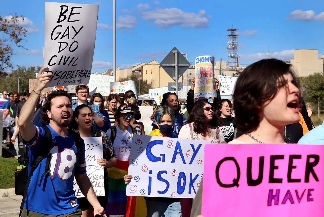 Entra en vigor la ley “No digas gay” en Florida y causa confusión