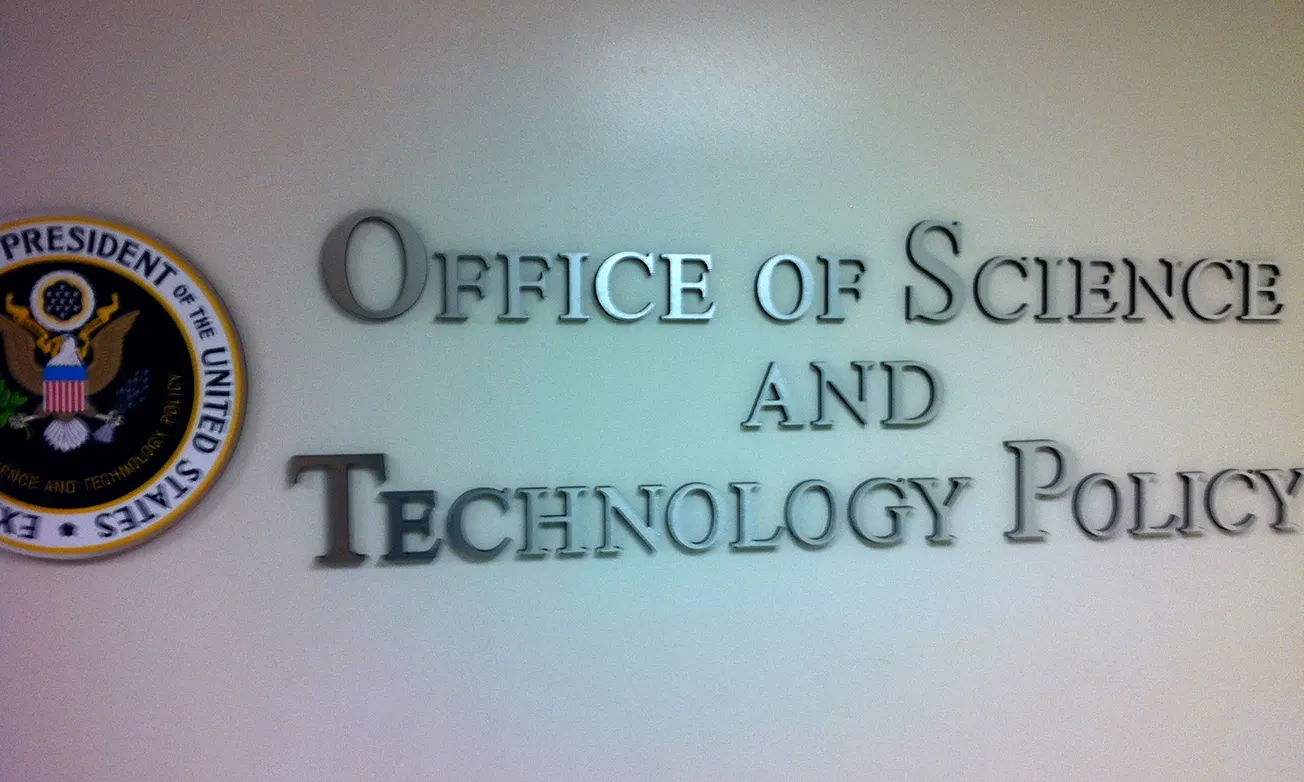 Asesor científico de Biden será reemplazado por dos personas de forma interina