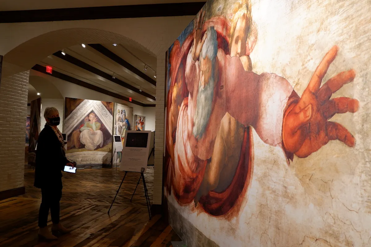Reproducciones de los frescos de Miguel Ángel se pueden apreciar en Tysons Corner hasta marzo