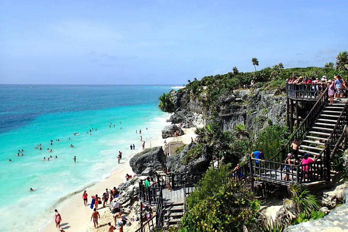 ¡Sigue la violencia! Tiroteo deja dos muertos en un restaurante de Tulum, México