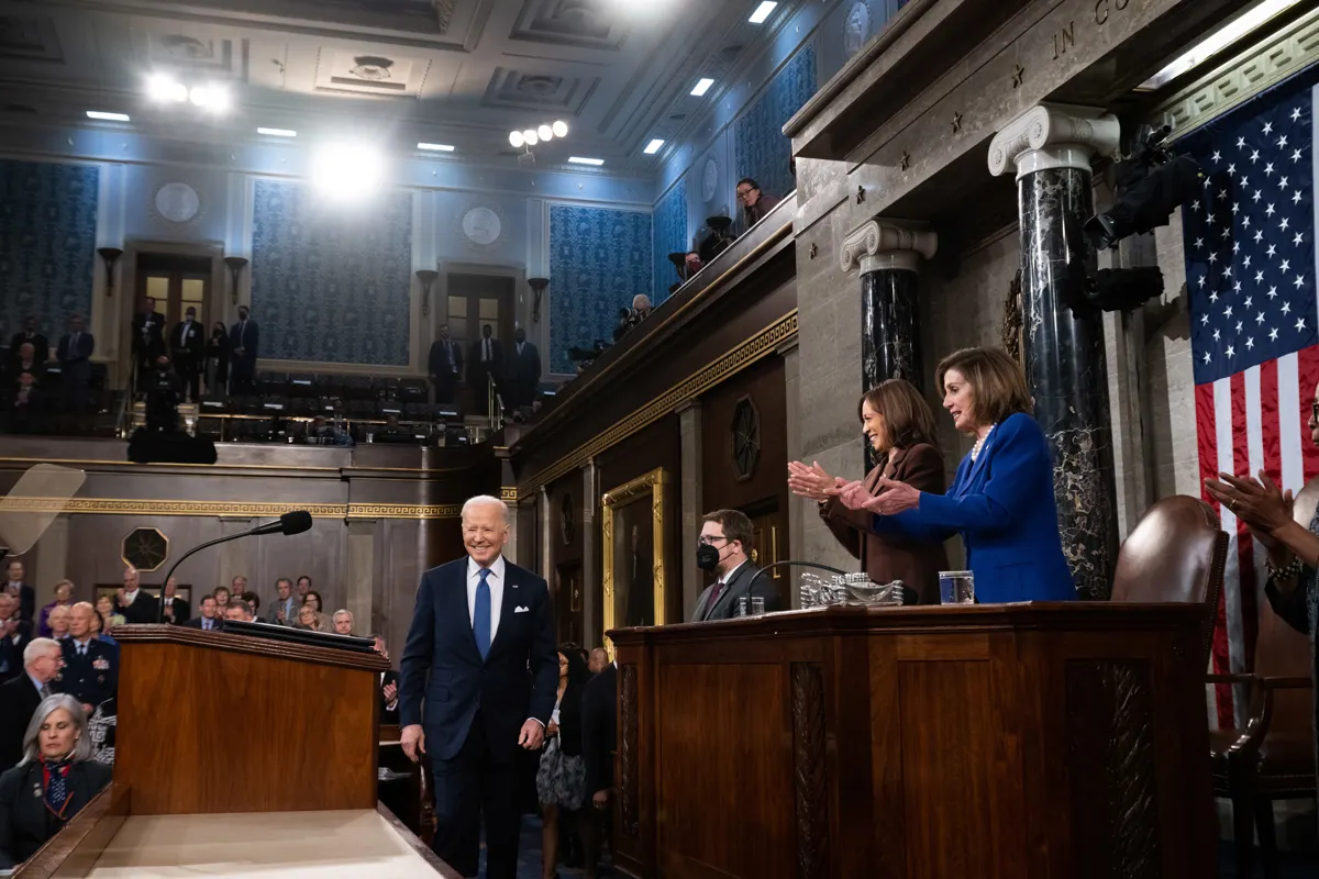 Biden intenta renovar una presidencia enferma
