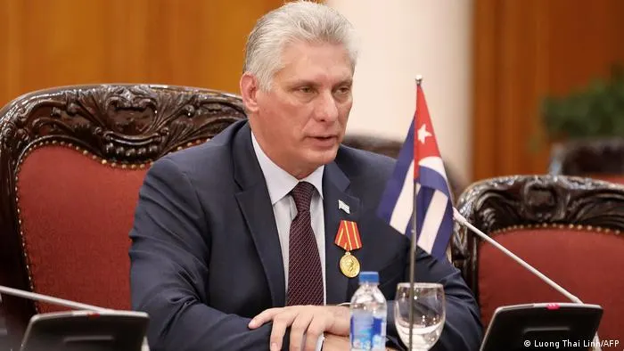 Presidente de Cuba pide solución pacífica y critica "cerco militar" a Rusia