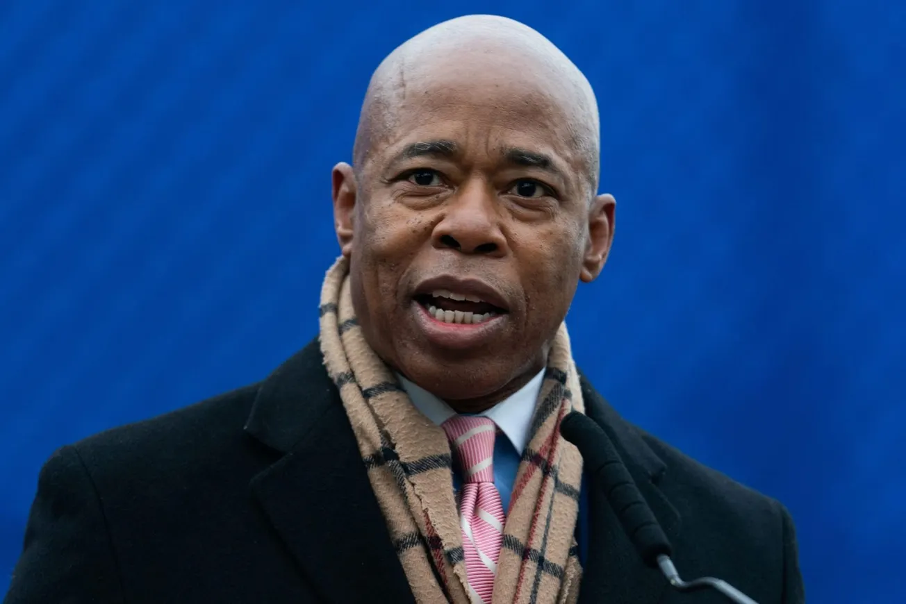 Alcalde de Nueva York responderá a la llegada de buses de migrantes