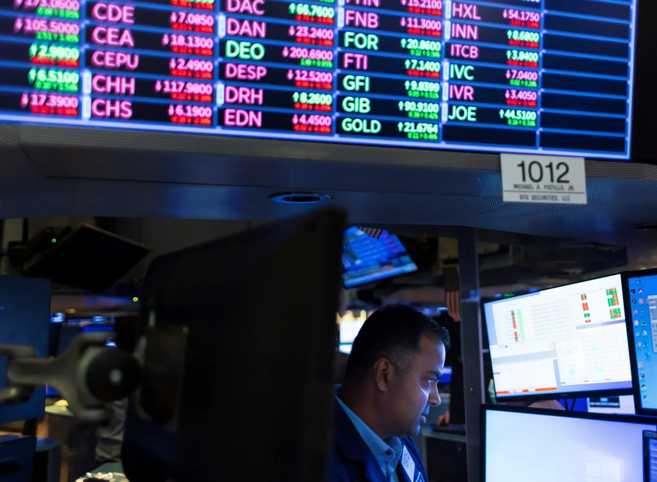 Suben los precios del petróleo y el oro. Te contamos cómo te afecta