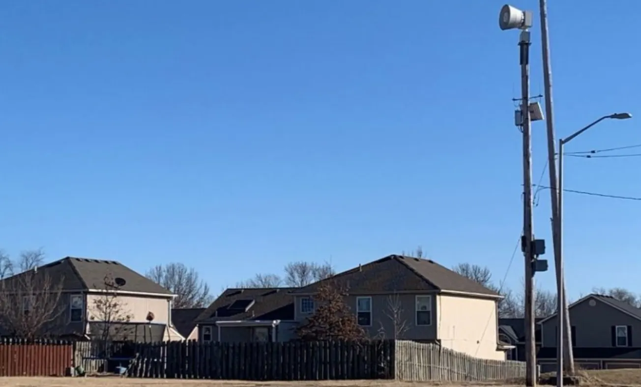 El clima invernal afecta al centro y este del país. Kansas City tiene alerta de tornado