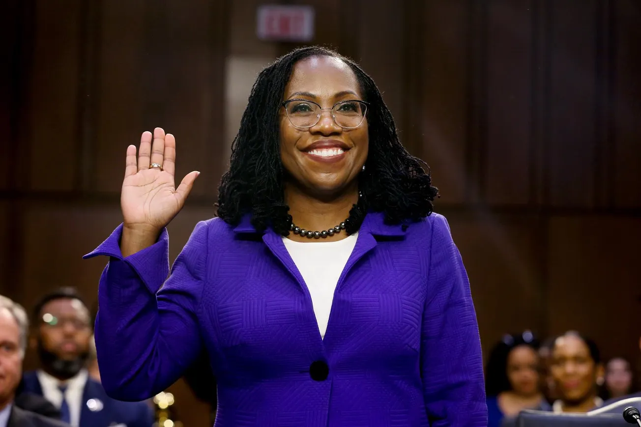 Ketanji Brown Jackson promete ser independiente y decidir casos desde una postura neutral