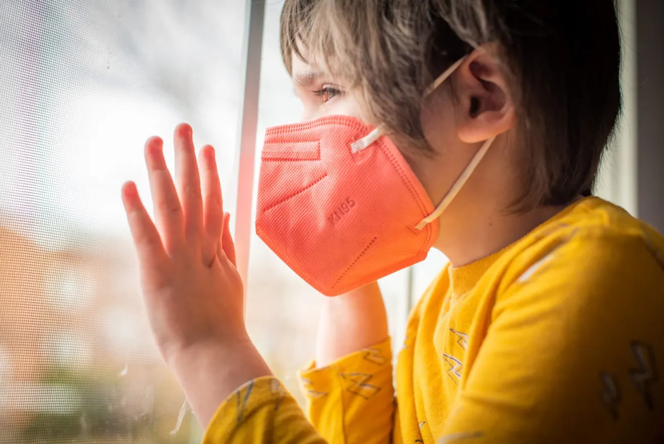 ¿Impiden las mascarillas el desarrollo lingüístico de los niños menores?