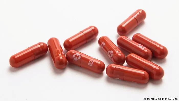 La OMS da luz verde condicional al molnupiravir, primer tratamiento oral contra la COVID