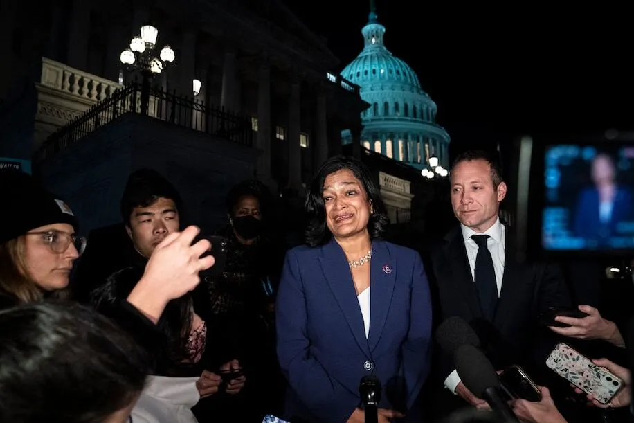 A falta de consenso legislativo, congresistas instan a Biden a emitir órdenes ejecutivas