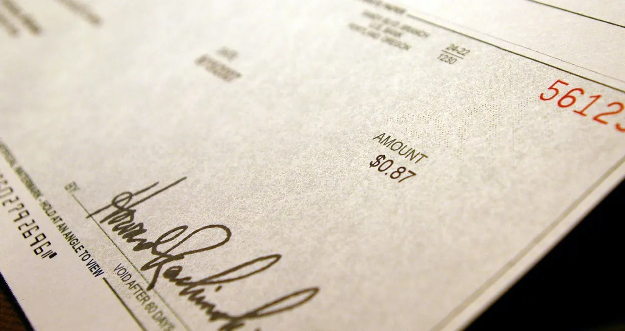 El 64% de los estadounidenses deben estirar el sueldo para llegar a fin de mes