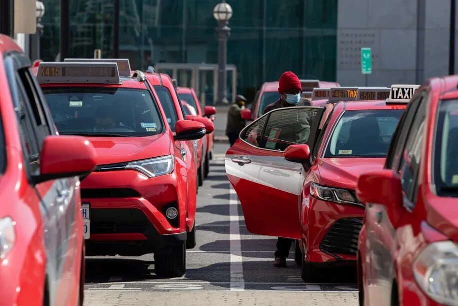 Prepárate: subirán las tarifas de taxi, Lyft y Uber