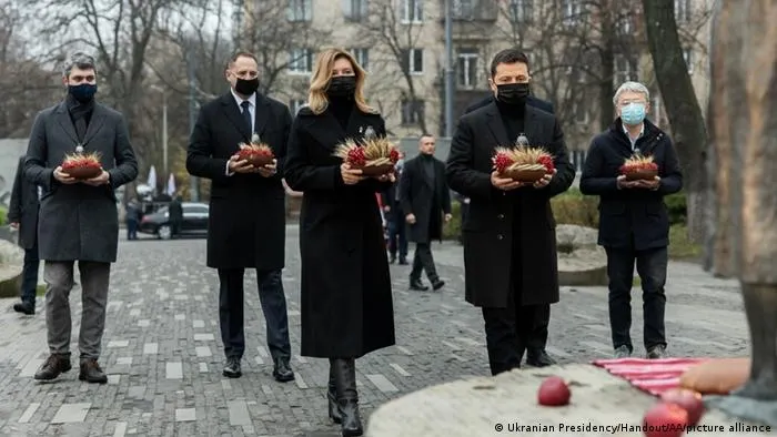 Resumen del Día: Presidente ucraniano acusa a Rusia de recurrir al "terror nuclear"